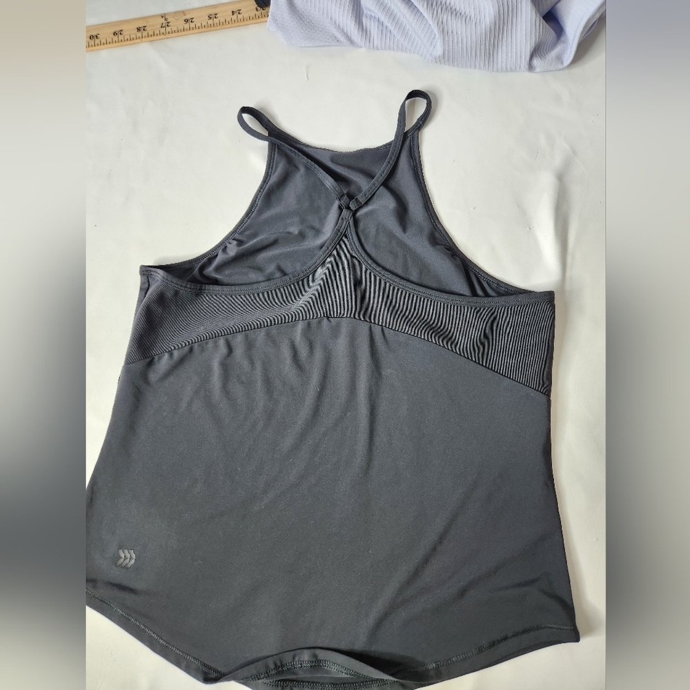 Set of 4 Tank Tops (XS & S) - Picture 2 of 16